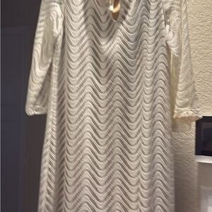 Elegant Cream Wave Pattern Dress